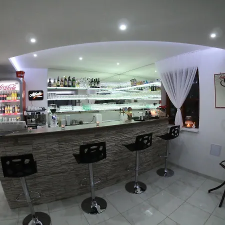 Pizzeria Viktoria Гостьовий будинок